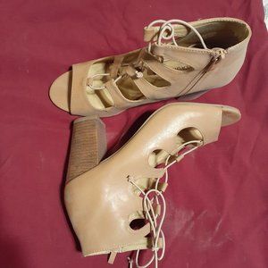 Giani Bernini Size 9 Lace Up Sandal